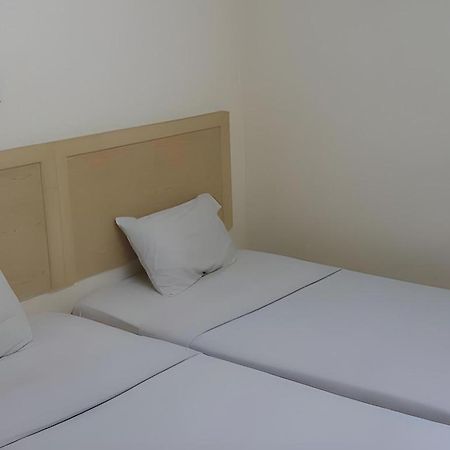 Oyo 301 River Inn Hotel Butterworth Extérieur photo