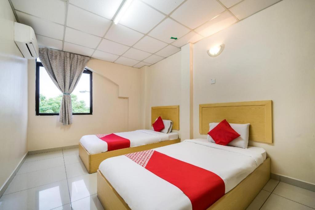 Oyo 301 River Inn Hotel Butterworth Extérieur photo