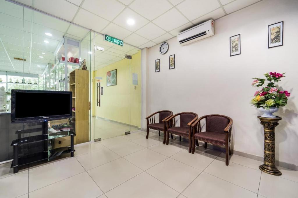 Oyo 301 River Inn Hotel Butterworth Extérieur photo