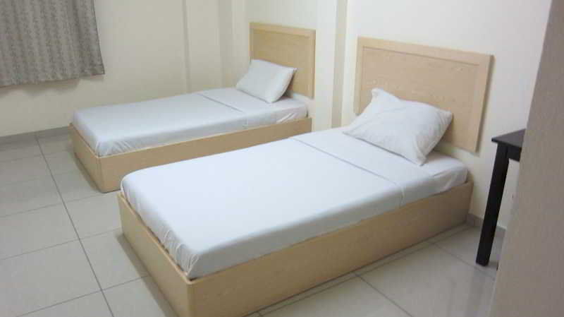 Oyo 301 River Inn Hotel Butterworth Extérieur photo