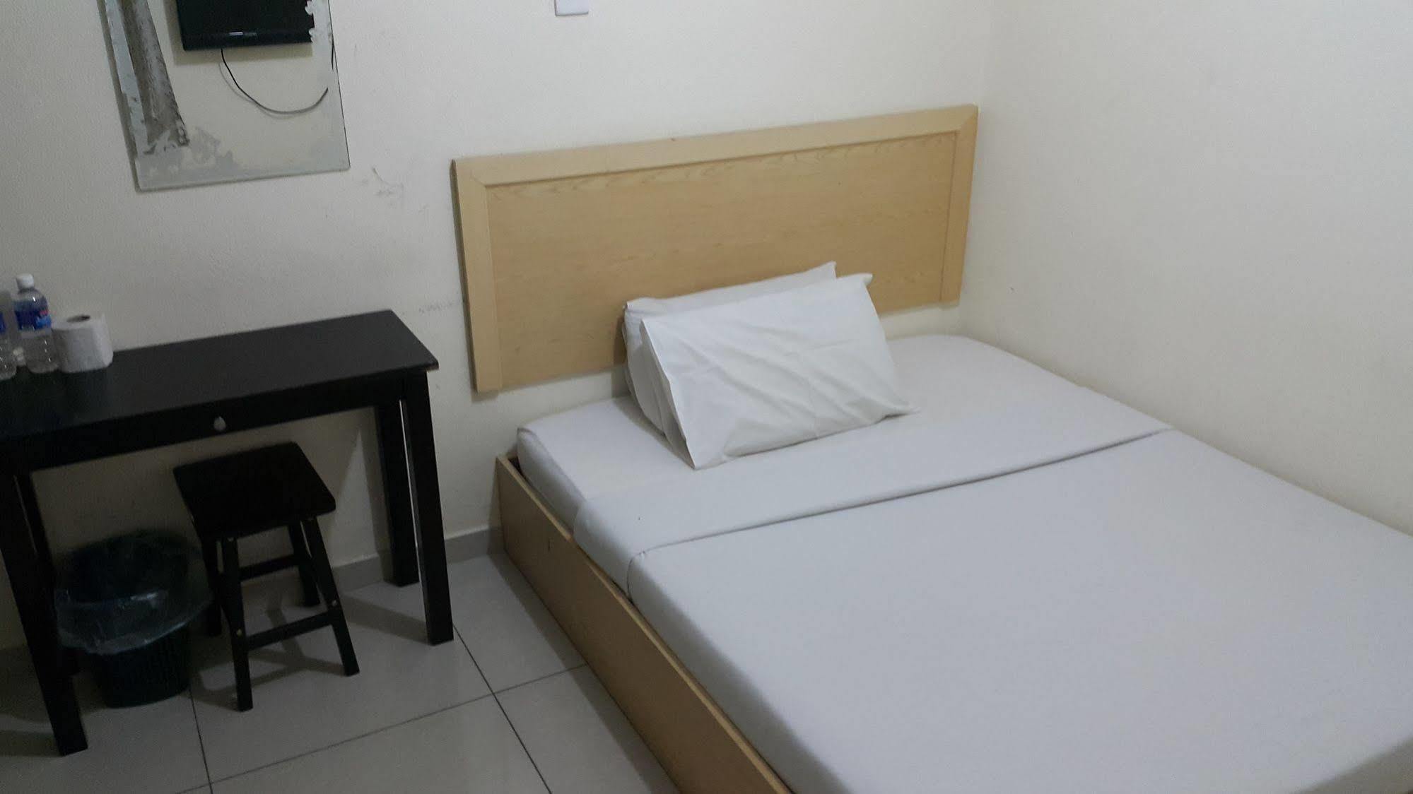 Oyo 301 River Inn Hotel Butterworth Extérieur photo