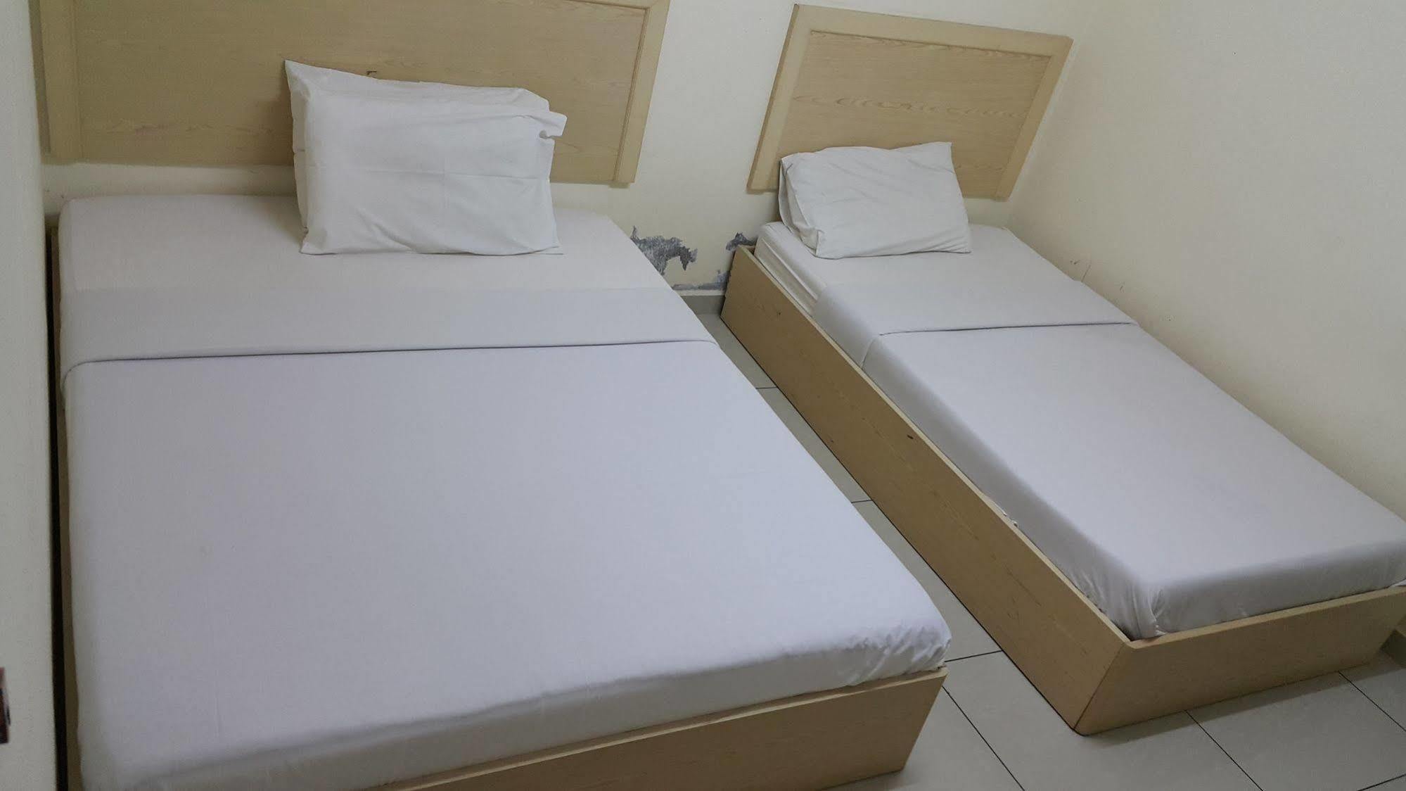 Oyo 301 River Inn Hotel Butterworth Extérieur photo