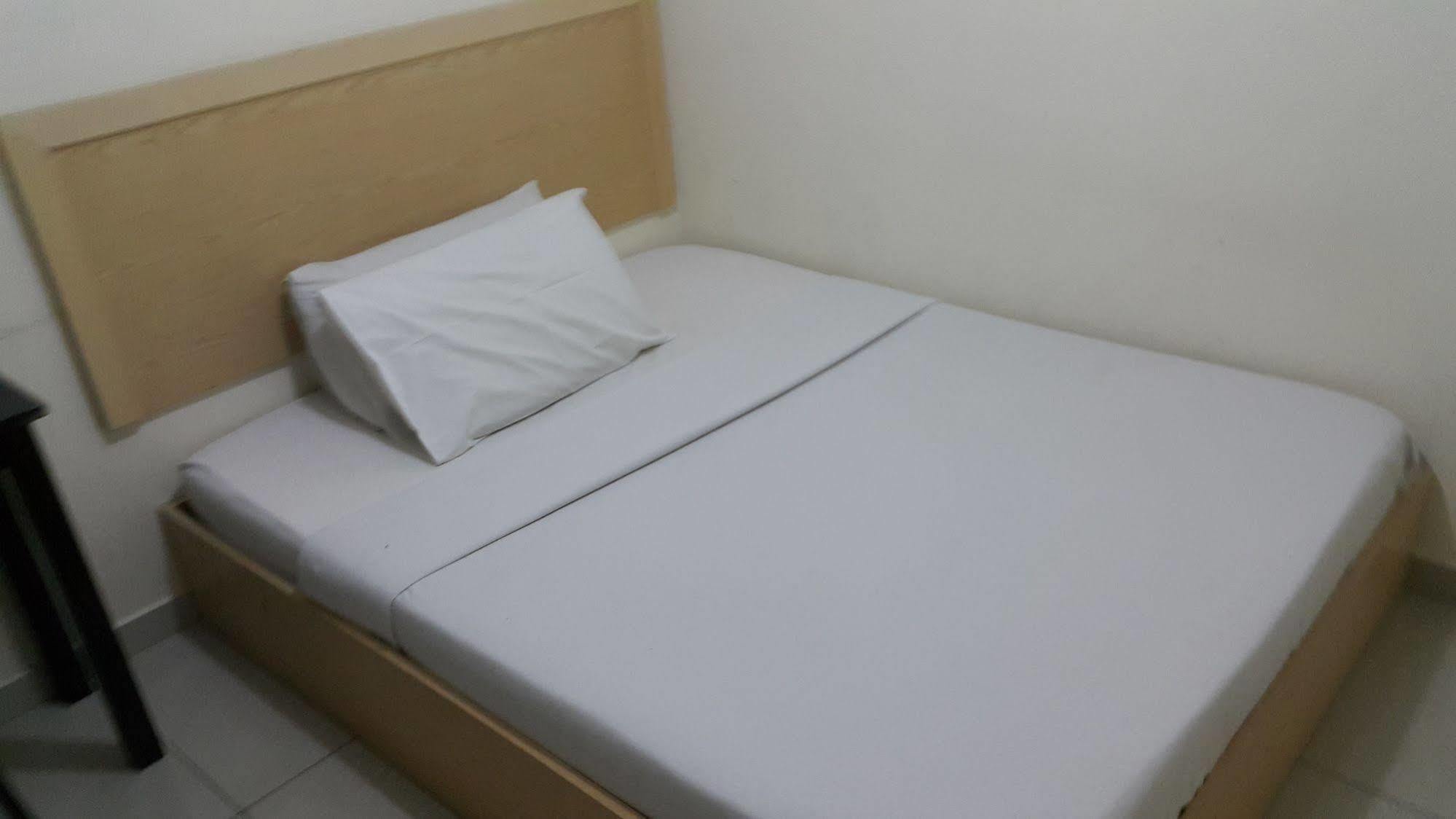 Oyo 301 River Inn Hotel Butterworth Extérieur photo