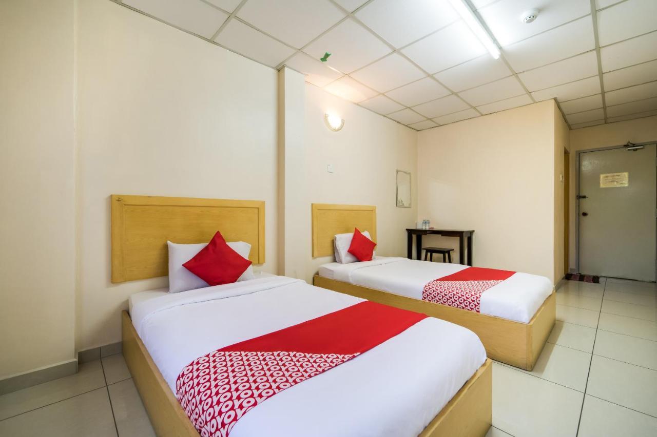 Oyo 301 River Inn Hotel Butterworth Extérieur photo
