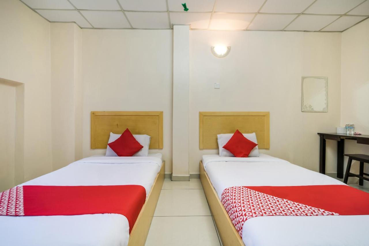 Oyo 301 River Inn Hotel Butterworth Extérieur photo