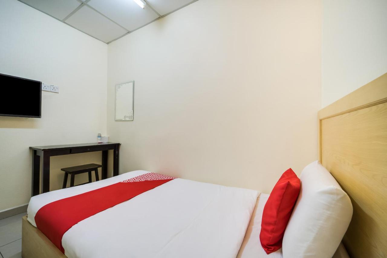Oyo 301 River Inn Hotel Butterworth Extérieur photo