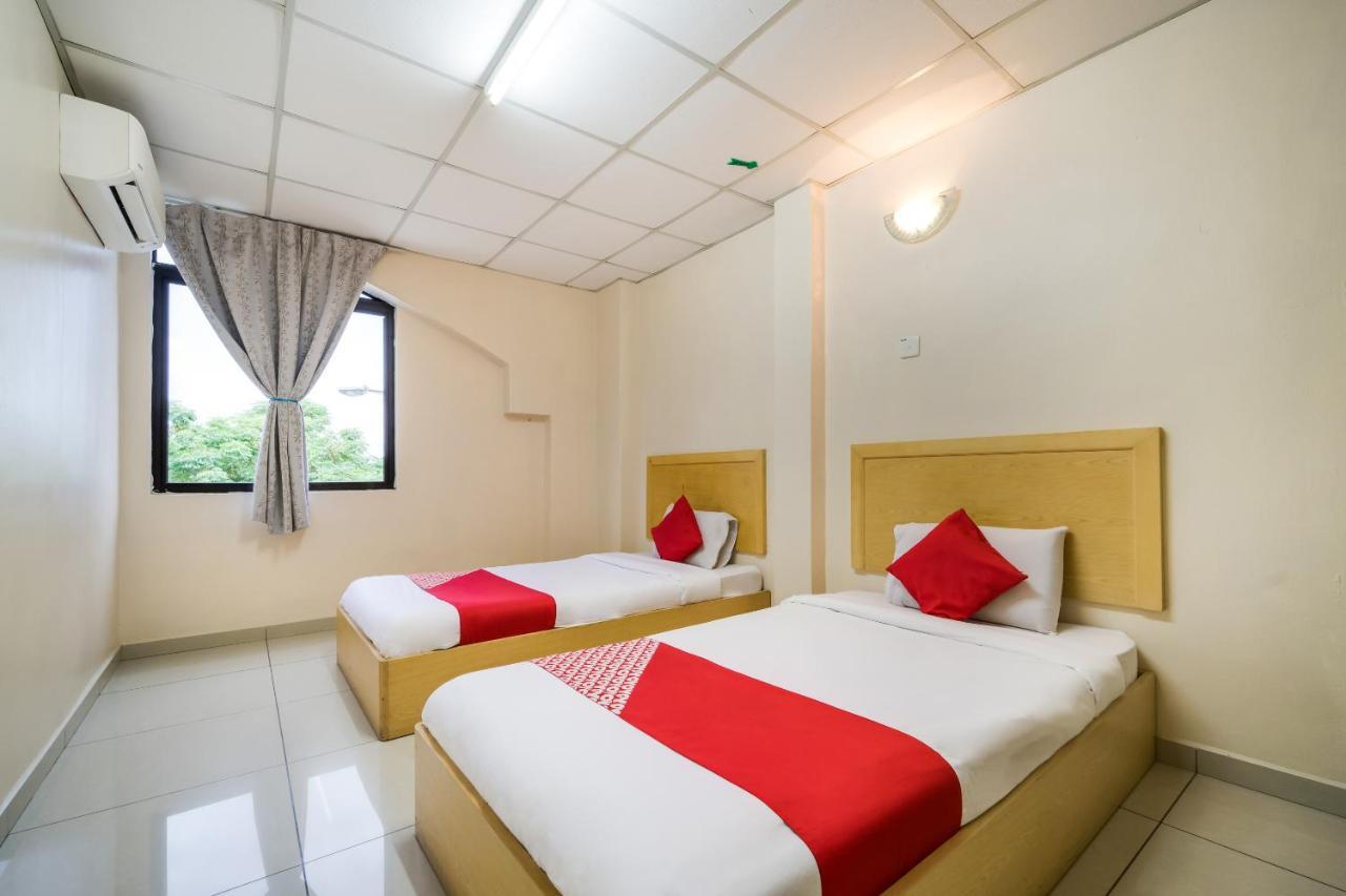 Oyo 301 River Inn Hotel Butterworth Extérieur photo