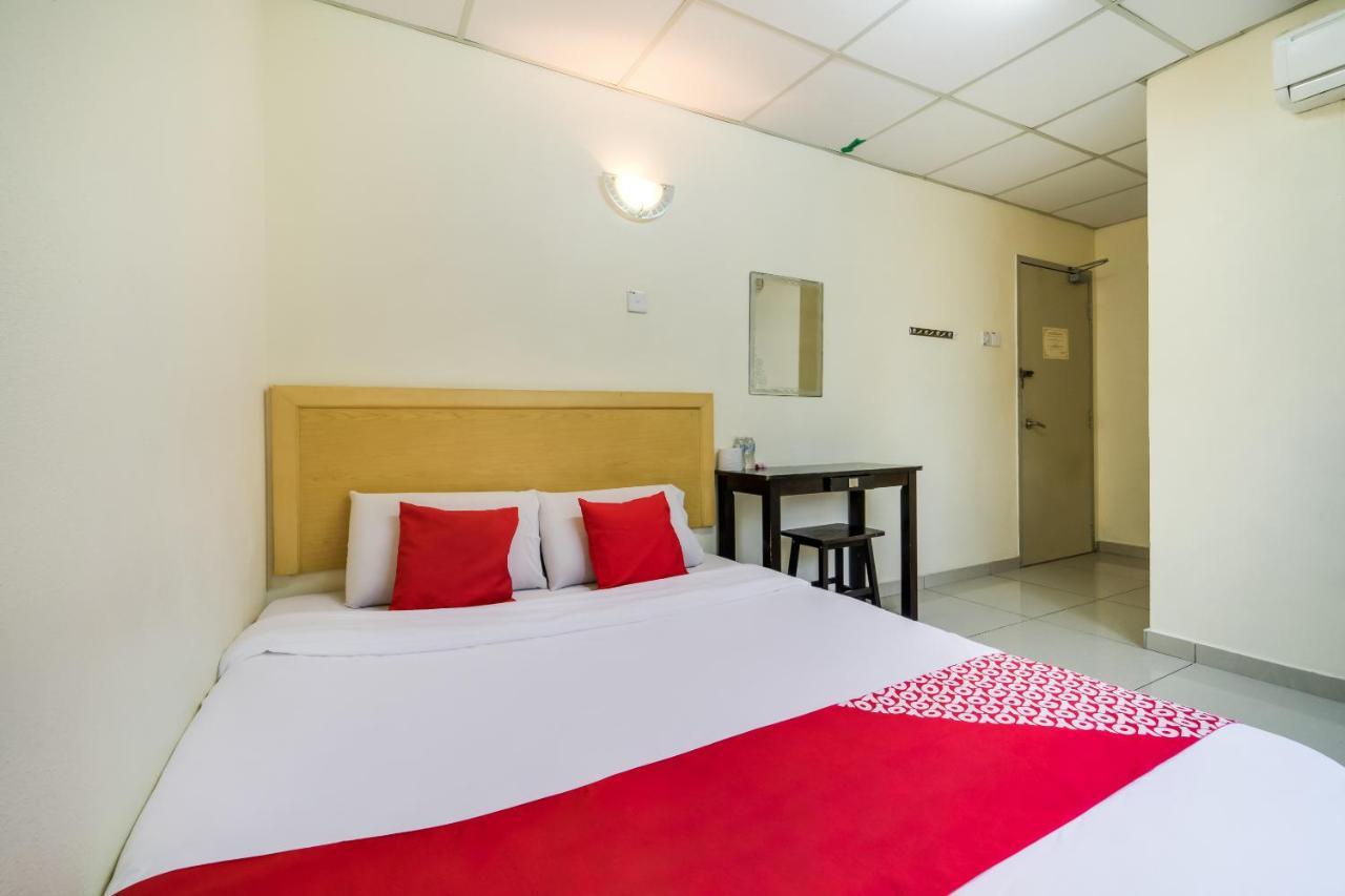 Oyo 301 River Inn Hotel Butterworth Extérieur photo