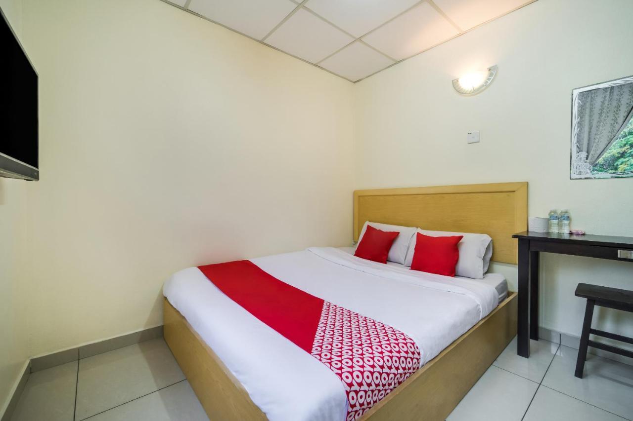 Oyo 301 River Inn Hotel Butterworth Extérieur photo