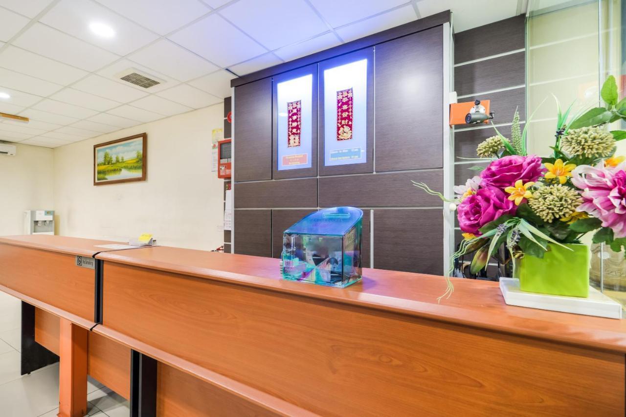 Oyo 301 River Inn Hotel Butterworth Extérieur photo